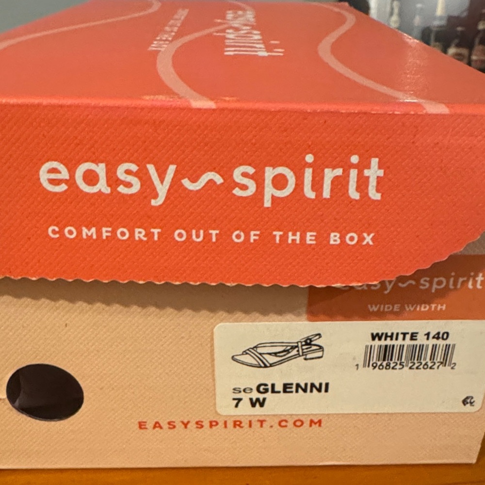 Easy Spirit White Strappy Sandals 7W